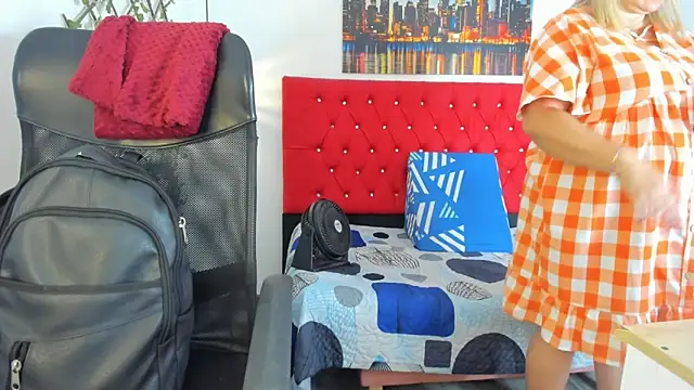 carolinacrus01 online show from November 21, 2:27 pm