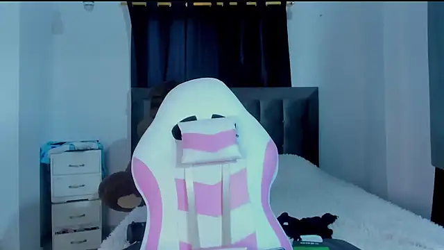 ISA BELLA VZL online show from December 4, 4:05 pm