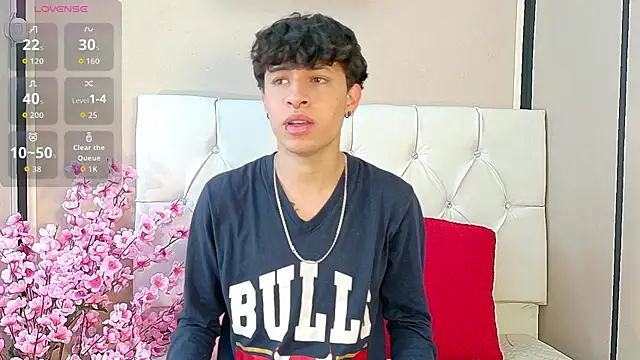 Axel  Evans online show from October 20, 12:16 pm