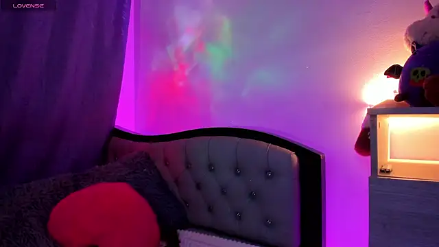 my aleja  online show from April 1, 1:17 am