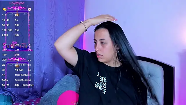 my aleja  online show from April 8, 8:36 am