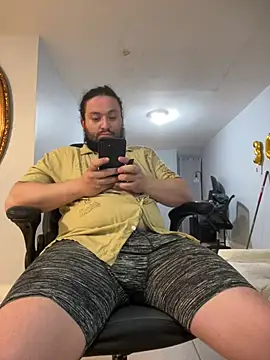 Snapshot of You-father chatting on July 28, 11:58 pm You-father online show from July 28, 11:58 pm
