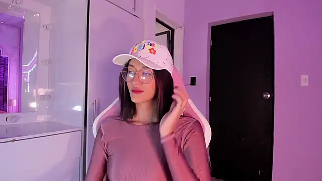 daphne courtis online show from November 10, 3:05 am