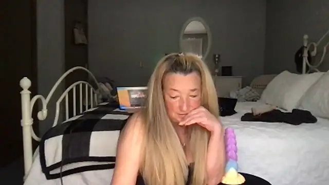 milf-Lacey online show from March 6, 5:20 pm