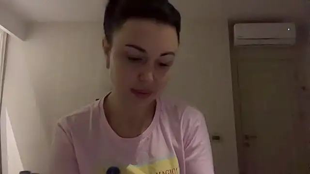 Snapshot of Gilin1 chatting on December 22, 9:45 pm Gilin1 online show from December 22, 9:45 pm