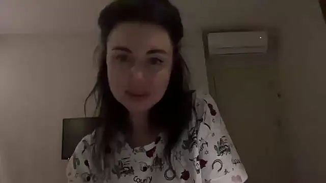 Snapshot of Gilin1 chatting on February 8, 8:12 pm Gilin1 online show from February 8, 8:12 pm