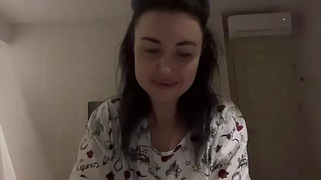 Snapshot of Gilin1 chatting on February 9, 9:30 pm Gilin1 online show from February 9, 9:30 pm