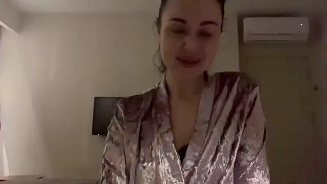 Snapshot of Gilin1 chatting on February 13, 9:11 pm Gilin1 online show from February 13, 9:11 pm