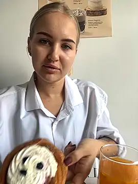 Snapshot of CandyVice chatting on November 1, 8:16 am CandyVice online show from November 1, 8:16 am