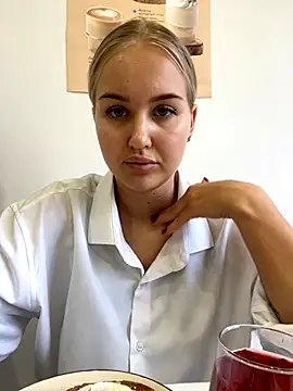 Snapshot of CandyVice chatting on November 4, 1:10 pm CandyVice online show from November 4, 1:10 pm