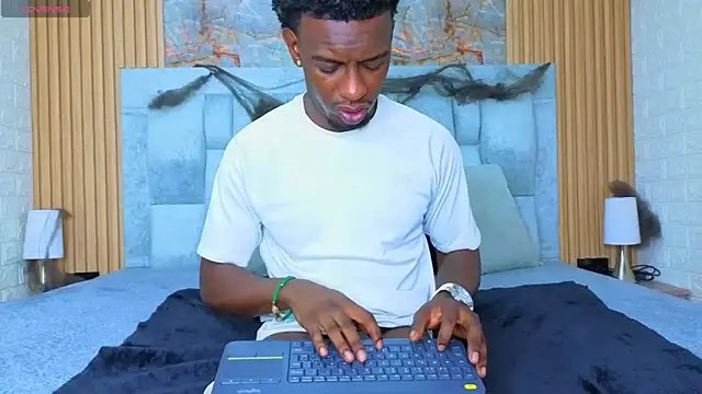 Snapshot of pipedark_ chatting on October 30, 3:19 am pipedark online show from October 30, 3:19 am