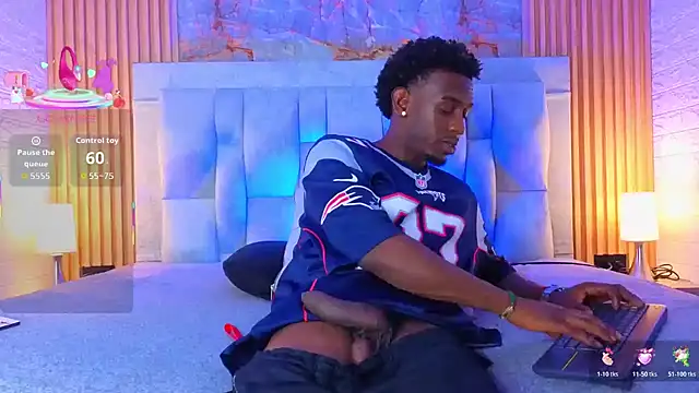 Snapshot of pipedark_ chatting on November 13, 3:05 am pipedark online show from November 13, 3:05 am