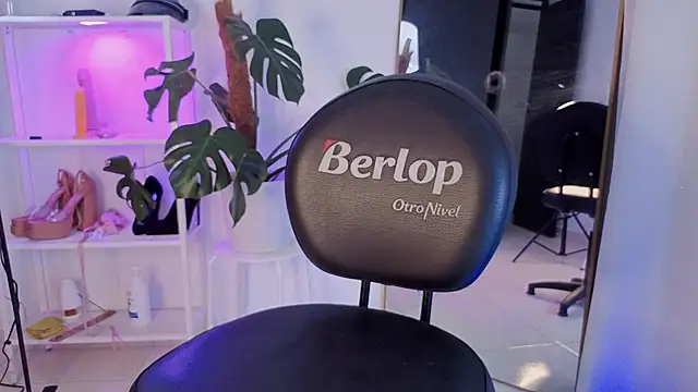 VickyGrey online show from November 18, 6:45 pm