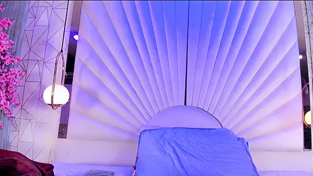 VesperVelvet online show from June 17, 5:21 am