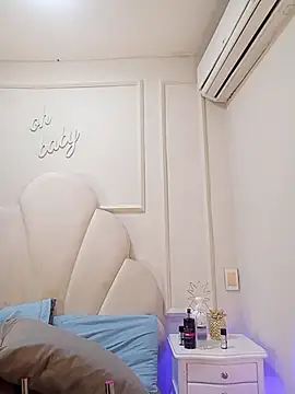 Kaylachannell online show from February 5, 3:44 am