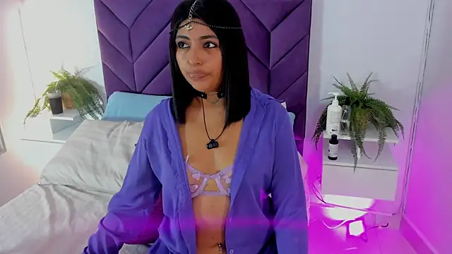 Kaylachannell online show from March 25, 3:45 am