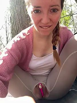 Snapshot of FayeFlame chatting on April 17, 11:35 am FayeFlame online show from April 17, 11:35 am