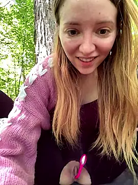 Snapshot of FayeFlame chatting on May 27, 9:50 am FayeFlame online show from May 27, 9:50 am