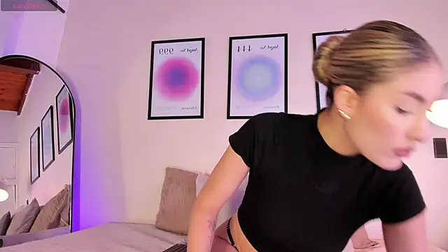 AriaMuse online show from March 3, 8:04 pm