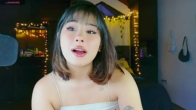 Shisuku Sophi online show from March 22, 11:30 pm