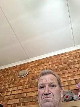 wallacelegend online show from February 10, 7:01 am