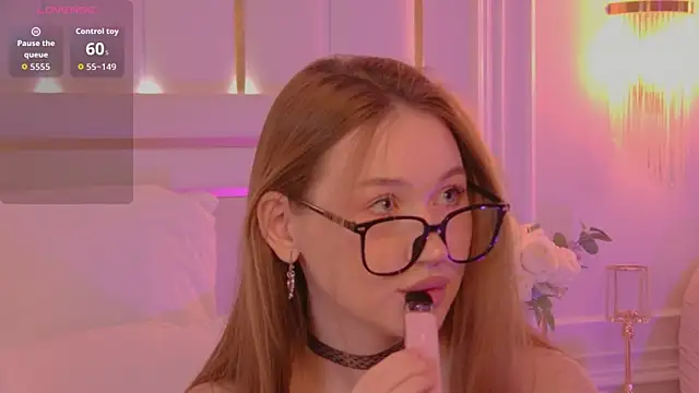 Snapshot of NancySmitts chatting on October 25, 3:51 pm NancySmitts online show from October 25, 3:51 pm