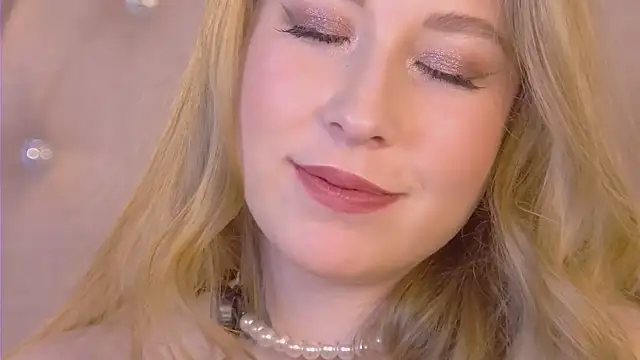 Snapshot of MiaEuphoria_ chatting on October 6, 3:48 am MiaEuphoria online show from October 6, 3:48 am