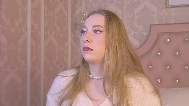 Snapshot of MiaEuphoria_ chatting on October 9, 3:26 am MiaEuphoria online show from October 9, 3:26 am