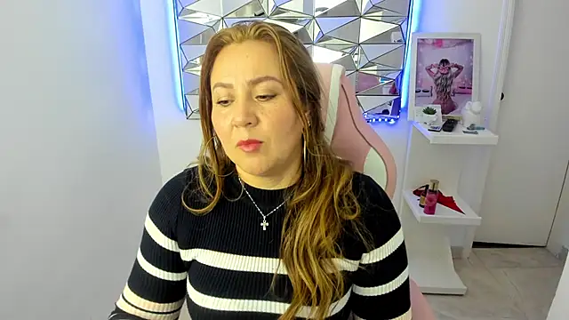 camixxx m online show from December 5, 12:36 pm