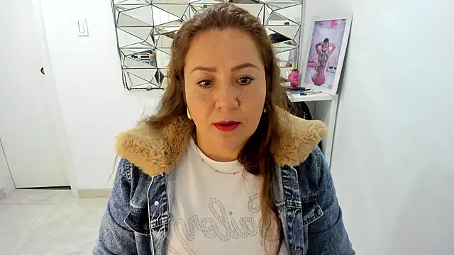 camixxx m online show from April 12, 1:27 pm