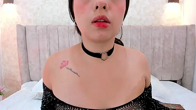 thamiina  online show from March 12, 7:09 pm