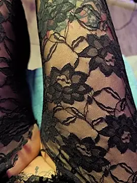 sarahpearlx online show from April 15, 8:42 pm