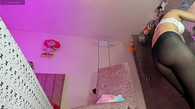 hot Dariana pantyhose online show from April 28, 3:17 pm