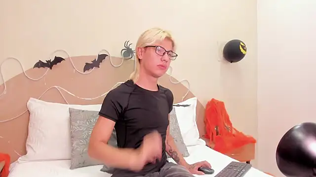 Snapshot of Enrrixxx_ chatting on October 31, 7:26 pm Enrrixxx online show from October 31, 7:26 pm