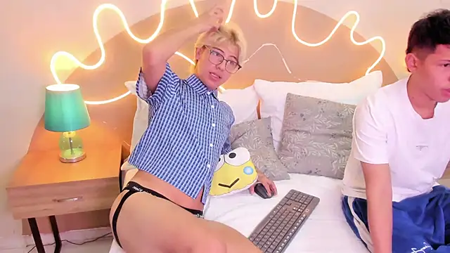 Snapshot of Enrrixxx_ chatting on November 5, 12:32 am Enrrixxx online show from November 5, 12:32 am