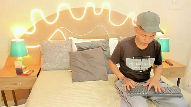 Snapshot of Enrrixxx_ chatting on November 9, 12:31 am Enrrixxx online show from November 9, 12:31 am