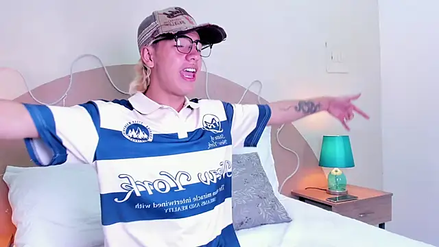 Snapshot of Enrrixxx_ chatting on November 16, 7:52 pm Enrrixxx online show from November 16, 7:52 pm