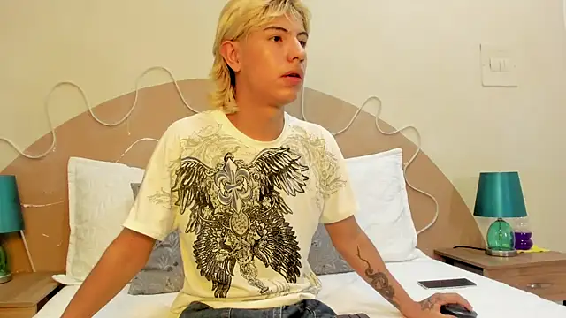 Snapshot of Enrrixxx_ chatting on November 21, 10:19 pm Enrrixxx online show from November 21, 10:19 pm