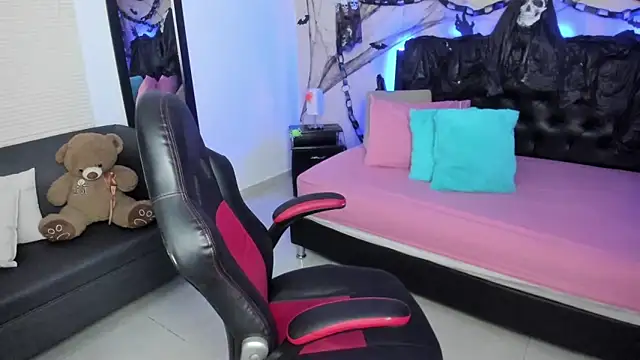 Snapshot of LolaVillalobos chatting on October 25, 7:19 pm LolaVillalobos online show from October 25, 7:19 pm