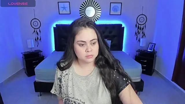 Snapshot of LolaVillalobos chatting on November 8, 1:44 pm LolaVillalobos online show from November 8, 1:44 pm