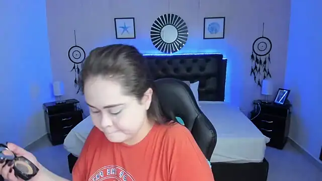 Snapshot of LolaVillalobos chatting on November 15, 12:13 pm LolaVillalobos online show from November 15, 12:13 pm