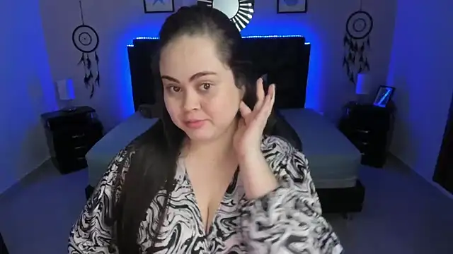 Snapshot of LolaVillalobos chatting on November 17, 12:33 pm LolaVillalobos online show from November 17, 12:33 pm