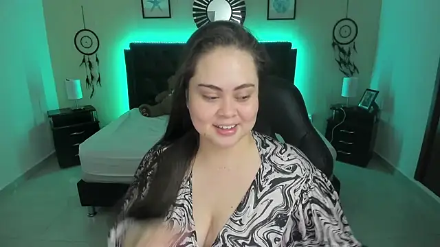 Snapshot of LolaVillalobos chatting on November 23, 1:11 pm LolaVillalobos online show from November 23, 1:11 pm