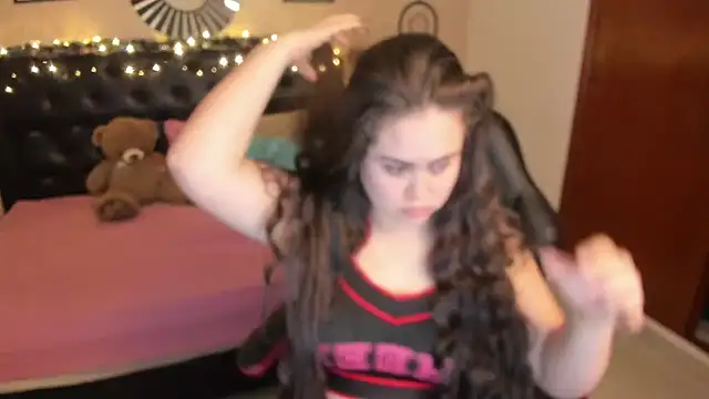 Snapshot of LolaVillalobos chatting on December 3, 1:53 pm LolaVillalobos online show from December 3, 1:53 pm