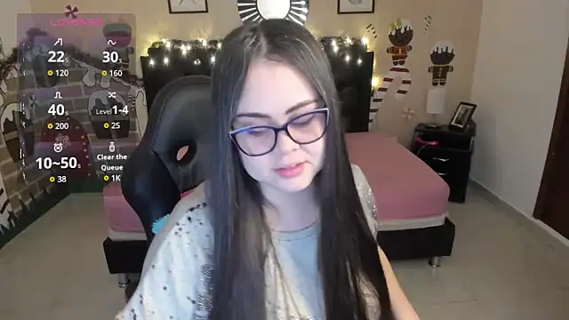 Snapshot of LolaVillalobos chatting on December 4, 12:47 pm LolaVillalobos online show from December 4, 12:47 pm