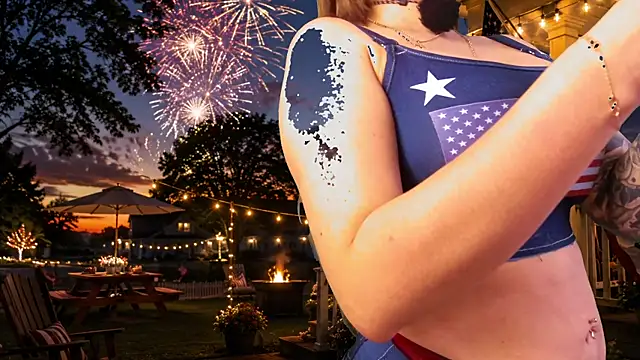 Snapshot of XXMILE chatting on July 4, 12:44 pm XXMILE online show from July 4, 12:44 pm