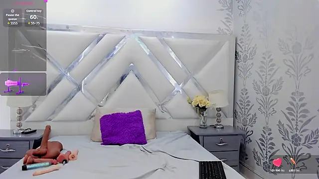 selenareyes online show from September 24, 8:34 pm