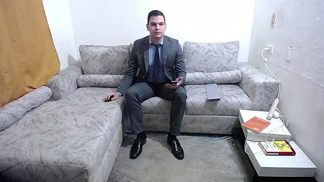 Victor Maitland online show from October 28, 3:43 am