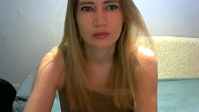 JessFoxxx online show from December 17, 3:45 am