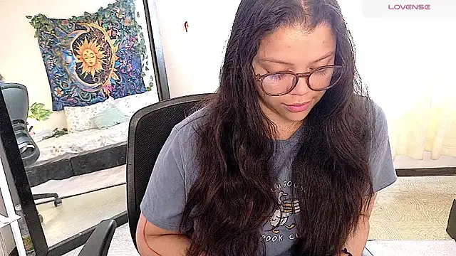 Amanda sweet online show from May 11, 2:45 pm